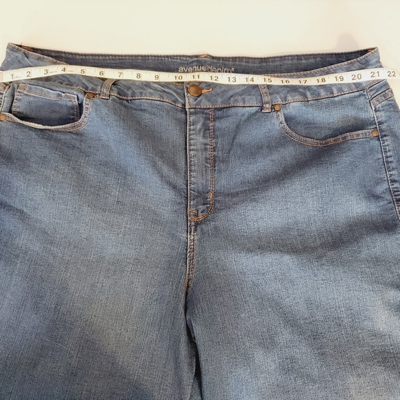 Avenue Denim Cuffed Jean Shorts size 26 - Picture 5 of 8